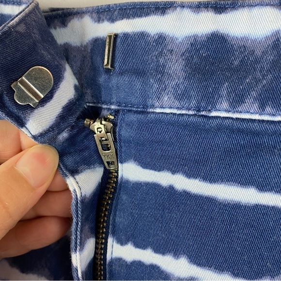 Lands' End Blue White Tie Dye Mid Rise Shorts Size 14 Petite - Picture 6 of 10